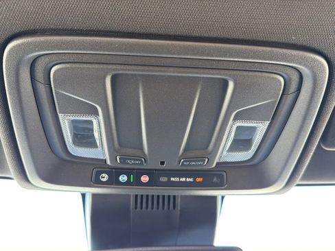 Used 2025 GMC Sierra 1500 SLT image 28