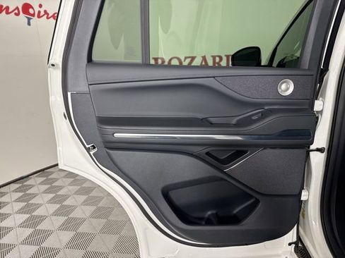 New 2025 Lincoln Navigator Reserve w/ Jet Appearance Package image 18