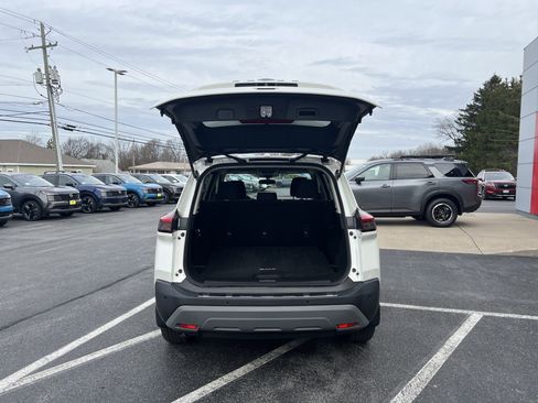 Used 2022 Nissan Rogue SV image 9