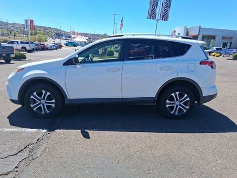 Used 2018 Toyota RAV4 LE image 2
