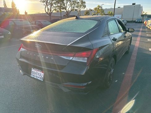 Certified 2022 Hyundai Elantra SEL image 3