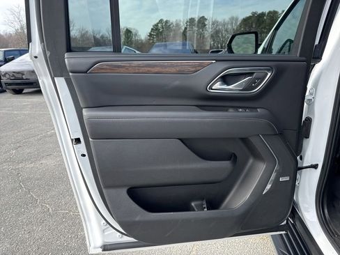 Used 2023 Chevrolet Suburban Premier image 28