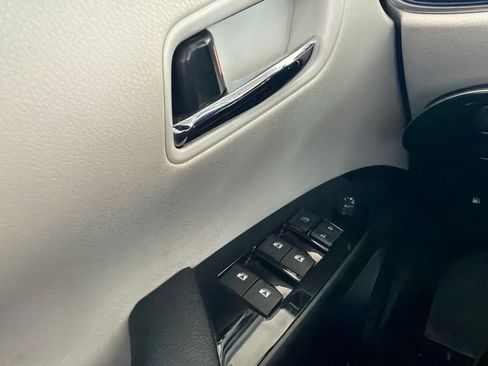 Used 2016 Toyota Prius Three Touring FWD image 31