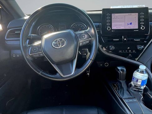 Used 2022 Toyota Camry SE FWD image 9