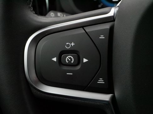 Used 2023 Volvo XC60 B5 Core image 26