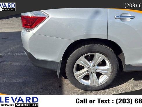 Used 2011 Toyota Highlander Limited w/ Tow Pkg AWD/4WD image 11