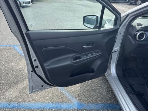 Used 2025 Nissan Versa SV image 18