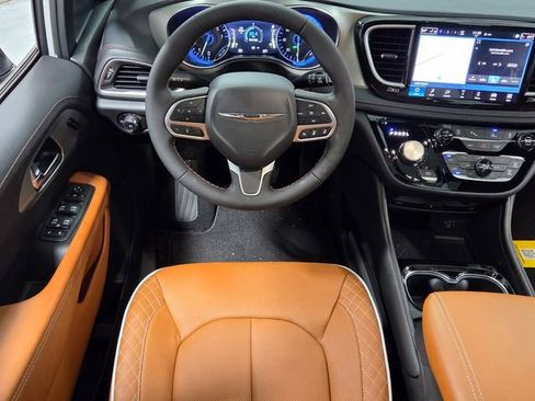 New 2026 Chrysler Pacifica Pinnacle image 7