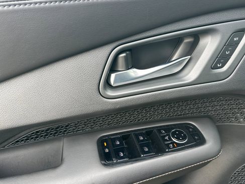 Certified 2024 Nissan Ariya FWD image 11