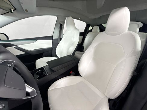 Used 2026 Tesla Model Y Long Range image 6