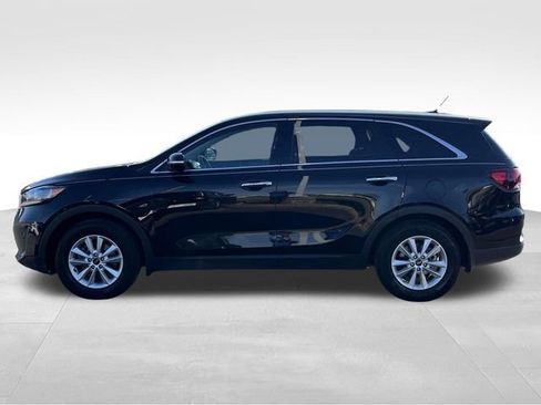 Used 2019 Kia Sorento LX image 4