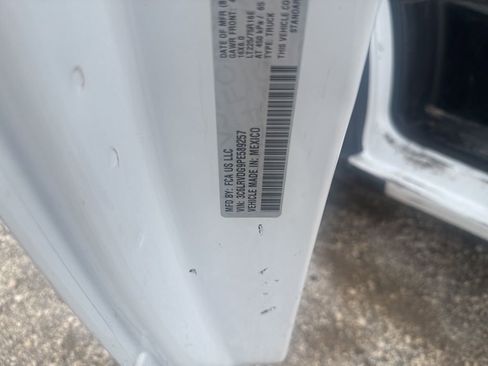 Used 2023 RAM ProMaster 2500 FWD image 12