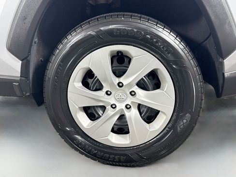 Used 2023 Toyota RAV4 LE AWD/4WD image 29