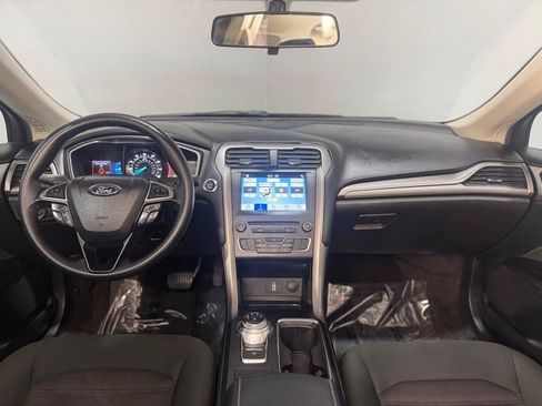 Used 2017 Ford Fusion SE w/ Fusion SE Technology Package FWD image 11