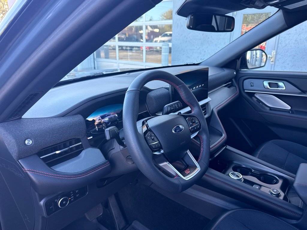 Used 2025 Ford Explorer ST AWD/4WD image 16