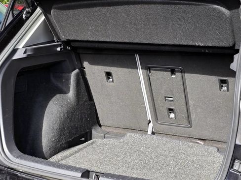 Certified 2024 Volkswagen Taos SE FWD image 31