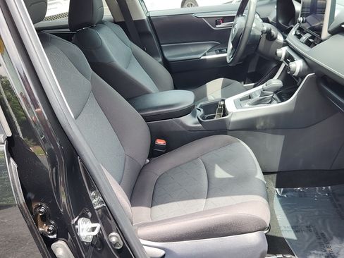 Used 2025 Toyota RAV4 XLE AWD/4WD image 30