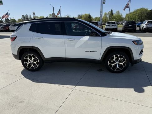 Used 2024 Jeep Compass Limited AWD/4WD image 9