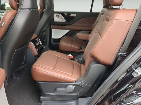 New 2026 Lincoln Aviator Reserve w/ Luxury Package RWD image 22