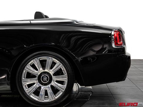 Used 2017 Rolls-Royce Dawn RWD image 18