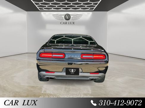 Used 2016 Dodge Challenger SXT RWD image 4