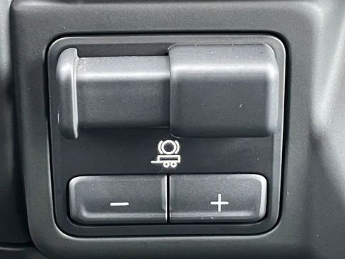 Used 2025 Chevrolet Silverado 2500 Custom w/ Custom Value Package image 30