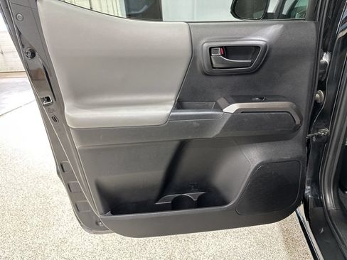 Certified 2022 Toyota Tacoma SR5 AWD/4WD image 14