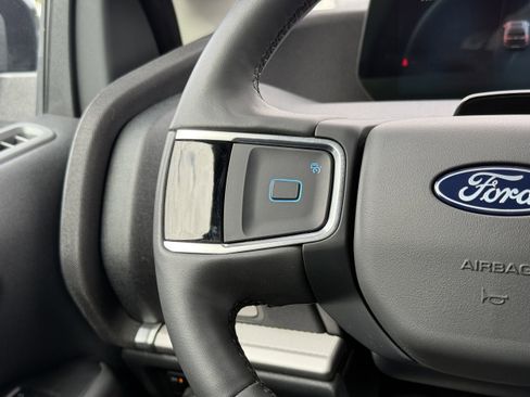 Used 2025 Ford Expedition Active image 17