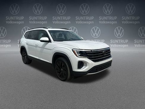 Used 2024 Volkswagen Atlas SE w/ Panoramic Sunroof Package FWD image 38