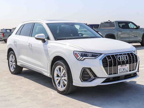 Used 2025 Audi Q3 2.0T Premium w/ Convenience Package image 3