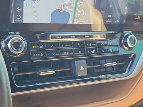 Used 2021 Toyota Highlander Platinum image 30