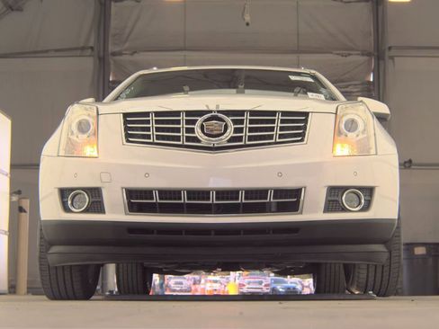 Used 2015 Cadillac SRX Premium image 3