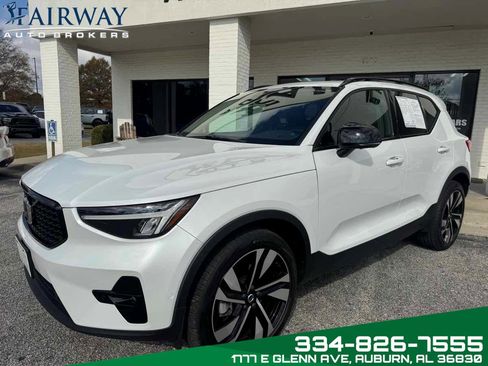 Used 2024 Volvo XC40 B5 Plus w/ Climate Package image 2