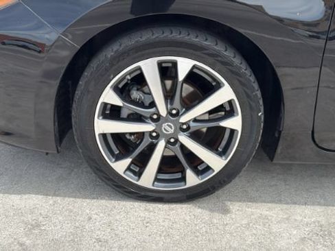 Used 2017 Nissan Altima 3.5 SR FWD image 18
