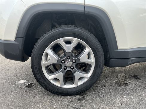 Used 2018 Jeep Compass Limited AWD/4WD image 9