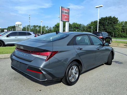 Used 2025 Hyundai Elantra SE FWD image 14