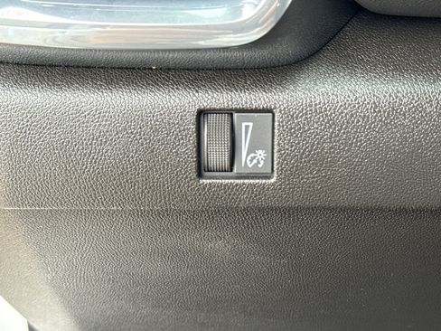 Used 2024 GMC Canyon Elevation image 26