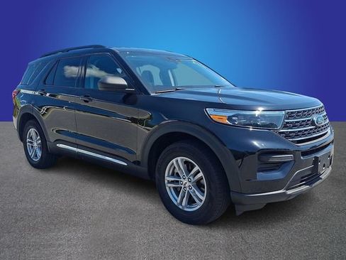Used 2023 Ford Explorer XLT AWD/4WD image 3