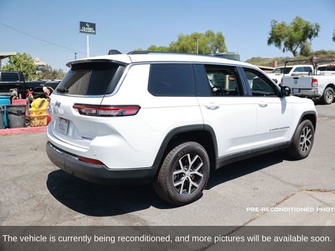 Used 2023 Jeep Grand Cherokee L Limited w/ Luxury Tech Group II RWD image 6