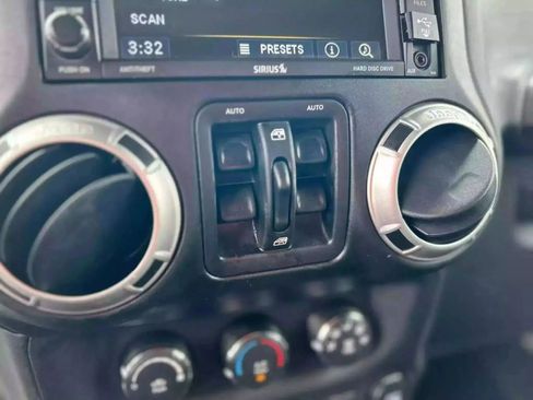 Used 2015 Jeep Wrangler Unlimited Sahara w/ Connectivity Group image 19