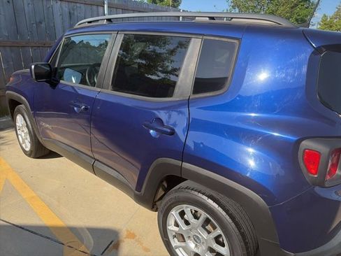 Used 2019 Jeep Renegade Latitude FWD image 8