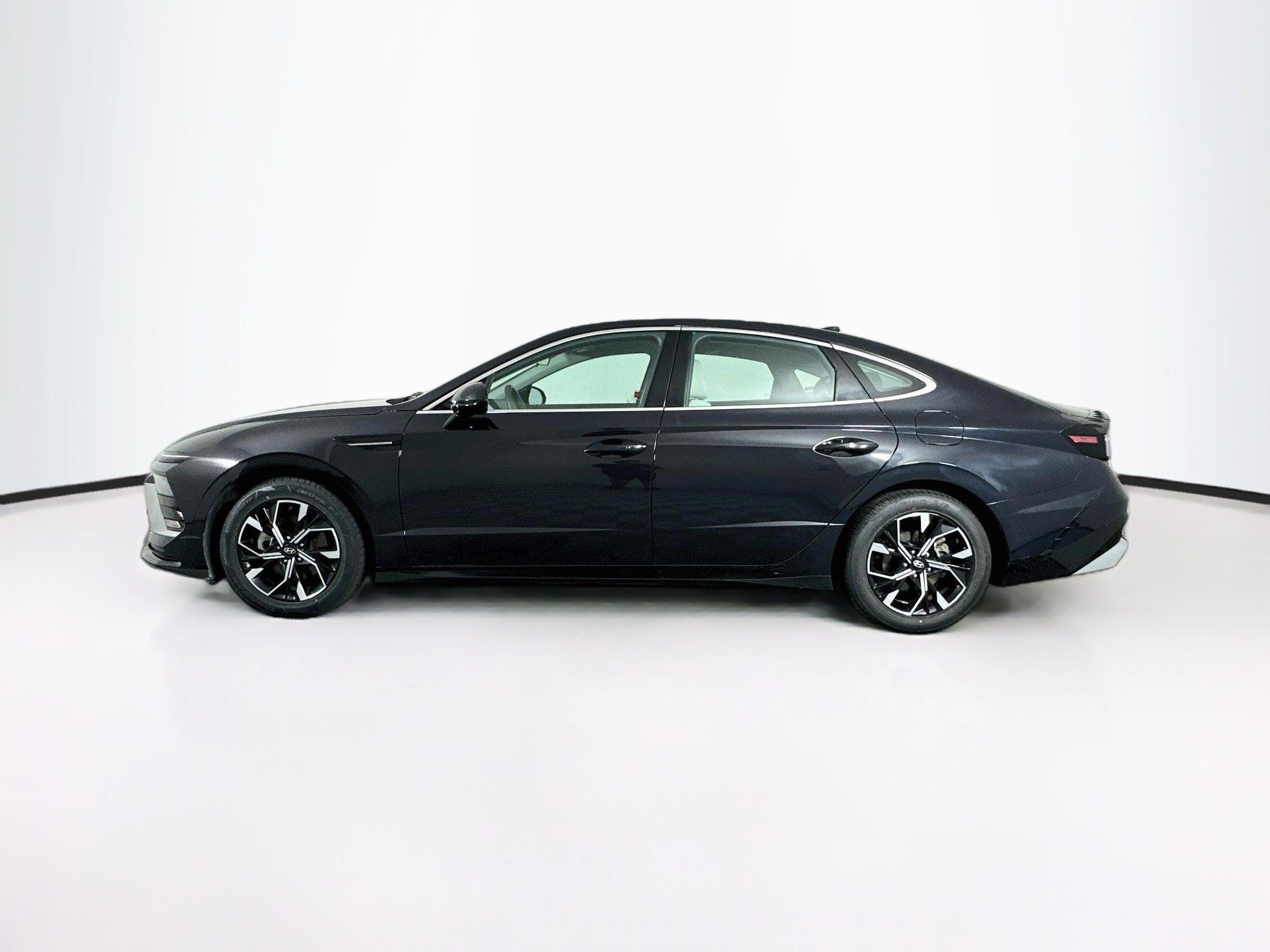 Used 2025 Hyundai Sonata SEL FWD image 4