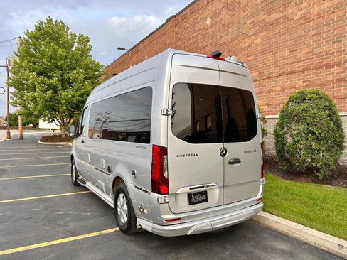 Used 2019 Mercedes-Benz Sprinter 2500 image 8