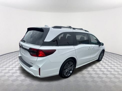 New 2026 Honda Odyssey Touring image 3