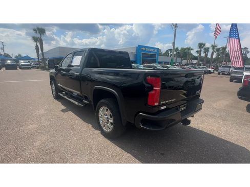 Used 2024 Chevrolet Silverado 2500 High Country w/ High Country Premium Package AWD/4WD image 8