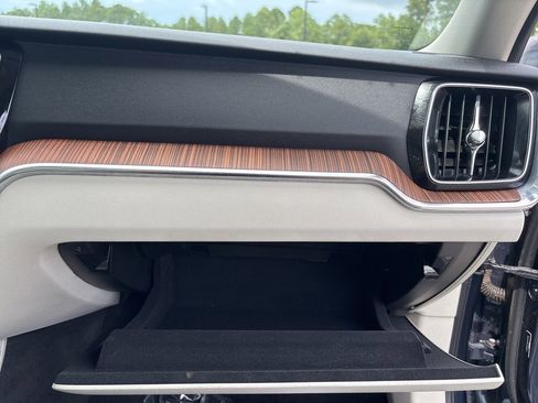 Used 2022 Volvo S60 T8 R-Design Expression w/ Advanced Package image 21