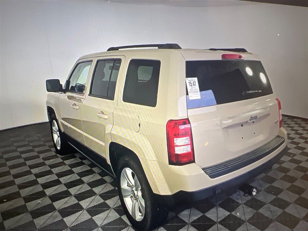 Used 2017 Jeep Patriot Latitude FWD image 3