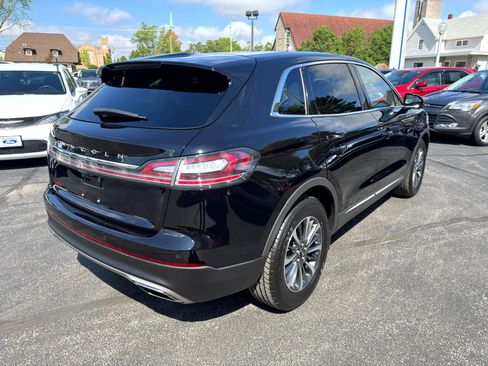 Used 2022 Lincoln Nautilus FWD w/ Premium Package image 5