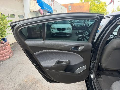 Used 2019 Chevrolet Cruze LT FWD image 29