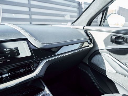 Used 2025 Aston Martin DBX 707 image 75